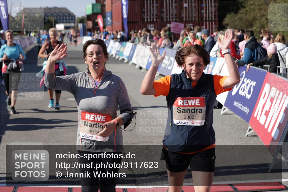 03.10.2025 - Köhlbrandbrückenlauf Jannik Wohlers http://msf.ph/oto/9117623 03.10.2025 13:34:00 Ziel 4438, 4919, 4970, 5036, 5300, 6246, 6420, 6421 meine-sportfotos.de