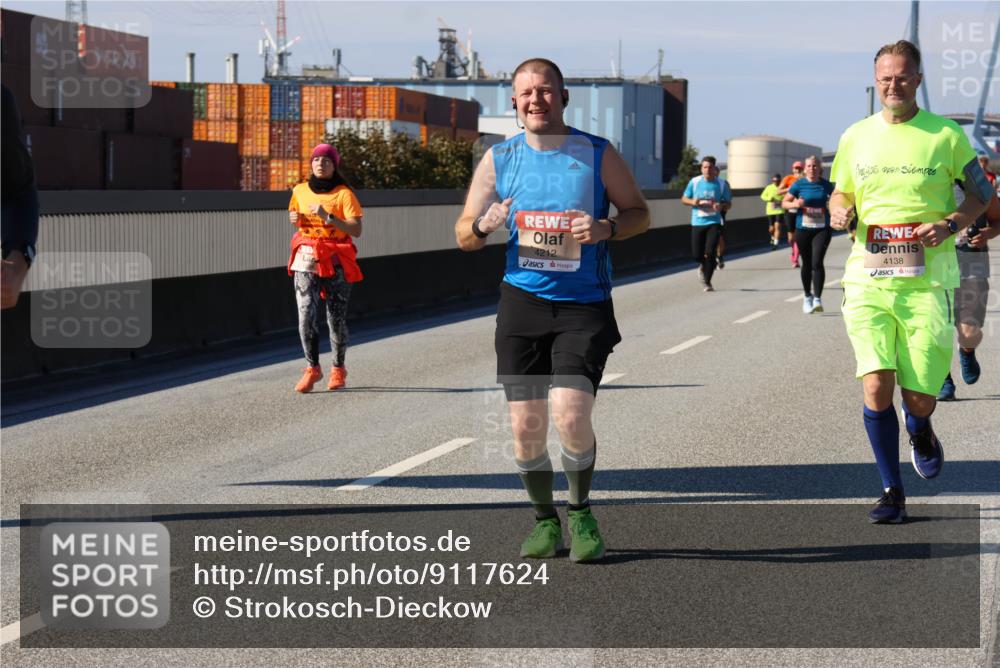 03.10.2025 - Köhlbrandbrückenlauf Strokosch-Dieckow http://msf.ph/oto/9117624 03.10.2025 12:53:10 Position 3 4212, 4138 meine-sportfotos.de