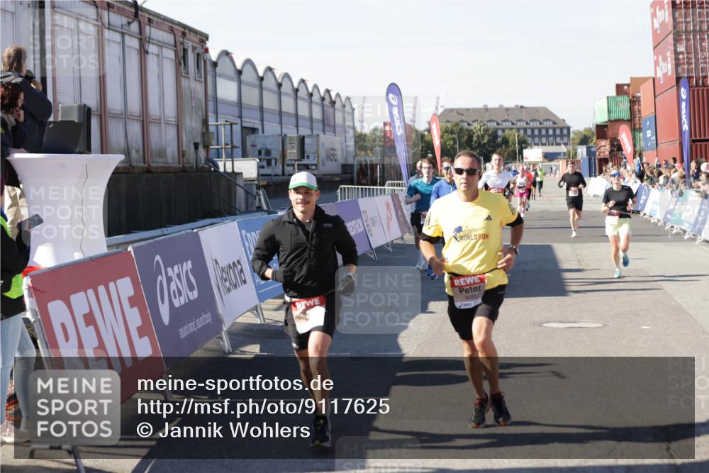 03.10.2025 - Köhlbrandbrückenlauf Jannik Wohlers http://msf.ph/oto/9117625 03.10.2025 13:03:13 Ziel 4085, 4208, 4856, 5048, 6279, 6612, 6722, 6784 meine-sportfotos.de