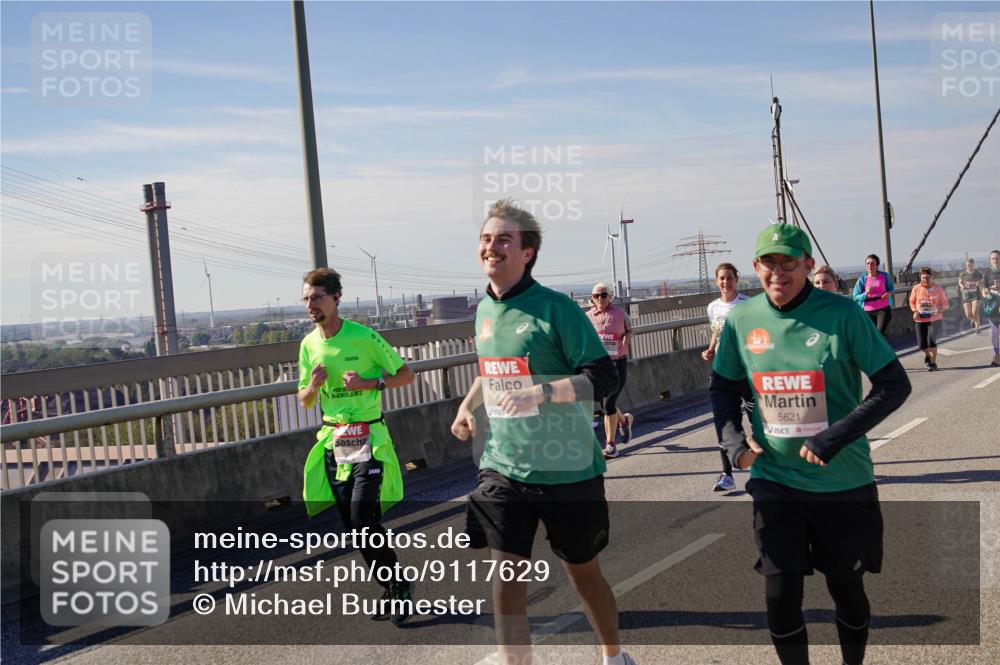 03.10.2025 - Köhlbrandbrückenlauf Michael Burmester http://msf.ph/oto/9117629 03.10.2025 12:59:08 Position 2 5621 meine-sportfotos.de