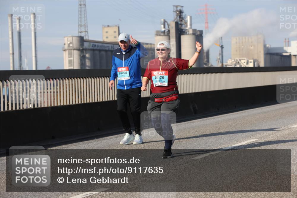03.10.2025 - Köhlbrandbrückenlauf Lena Gebhardt http://msf.ph/oto/9117635 03.10.2025 10:23:11 Position 2 2623, 2357 meine-sportfotos.de