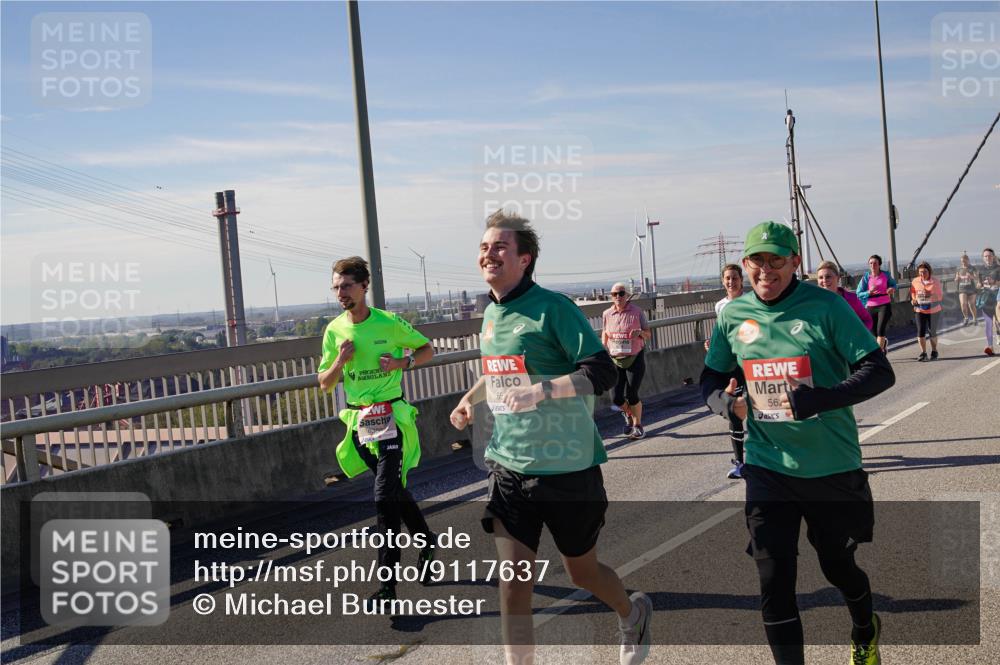 03.10.2025 - Köhlbrandbrückenlauf Michael Burmester http://msf.ph/oto/9117637 03.10.2025 12:59:08 Position 2 56 meine-sportfotos.de