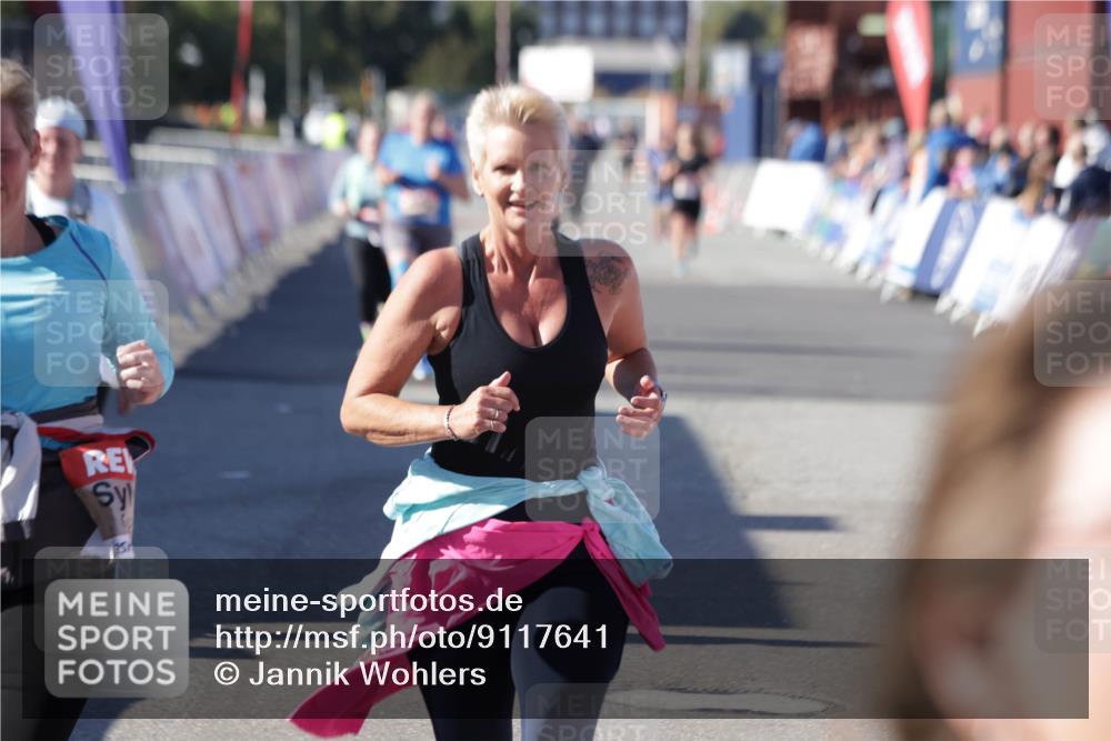 03.10.2025 - Köhlbrandbrückenlauf Jannik Wohlers http://msf.ph/oto/9117641 03.10.2025 13:34:01 Ziel 4438, 4919, 4970, 5036, 5300, 6246, 6420, 6421 meine-sportfotos.de