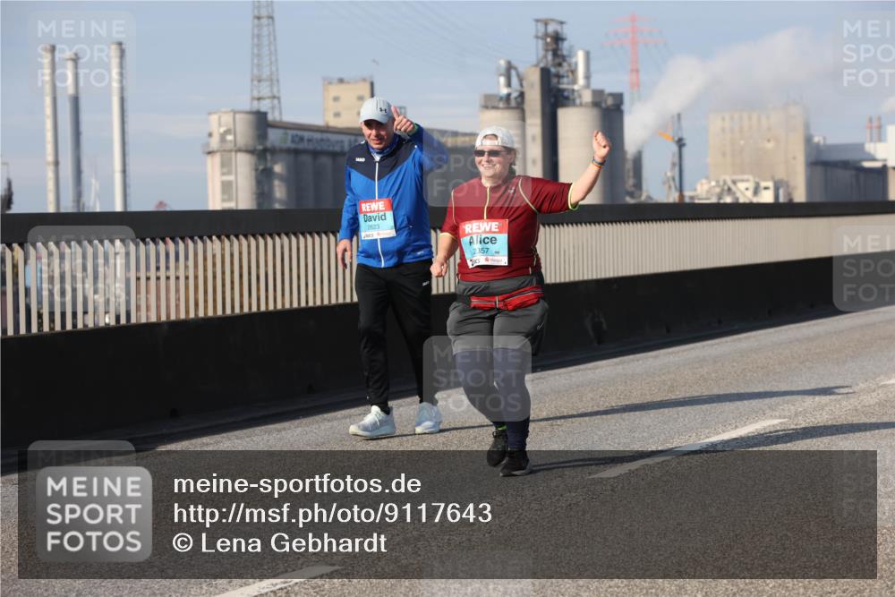 03.10.2025 - Köhlbrandbrückenlauf Lena Gebhardt http://msf.ph/oto/9117643 03.10.2025 10:23:11 Position 2 2623, 2357 meine-sportfotos.de