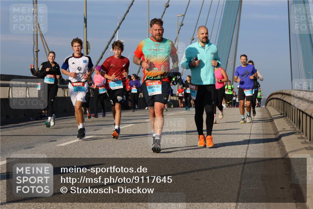 03.10.2025 - Köhlbrandbrückenlauf Strokosch-Dieckow http://msf.ph/oto/9117645 03.10.2025 09:51:23 Position 2 3727, 1573 meine-sportfotos.de