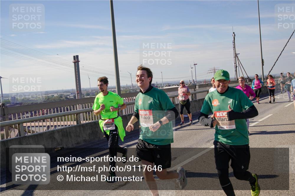 03.10.2025 - Köhlbrandbrückenlauf Michael Burmester http://msf.ph/oto/9117646 03.10.2025 12:59:08 Position 2 5587, 5621 meine-sportfotos.de