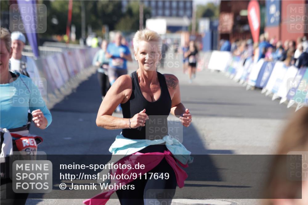 03.10.2025 - Köhlbrandbrückenlauf Jannik Wohlers http://msf.ph/oto/9117649 03.10.2025 13:34:01 Ziel 4438, 4919, 4970, 5036, 5300, 6246, 6420, 6421 meine-sportfotos.de