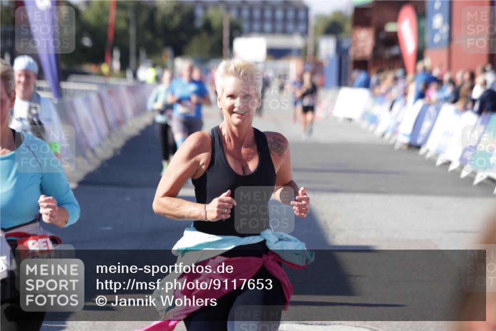 03.10.2025 - Köhlbrandbrückenlauf Jannik Wohlers http://msf.ph/oto/9117653 03.10.2025 13:34:01 Ziel 4438, 4919, 4970, 5036, 5300, 6246, 6420, 6421 meine-sportfotos.de