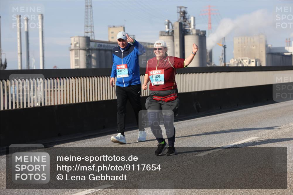 03.10.2025 - Köhlbrandbrückenlauf Lena Gebhardt http://msf.ph/oto/9117654 03.10.2025 10:23:11 Position 2 2623, 2357 meine-sportfotos.de