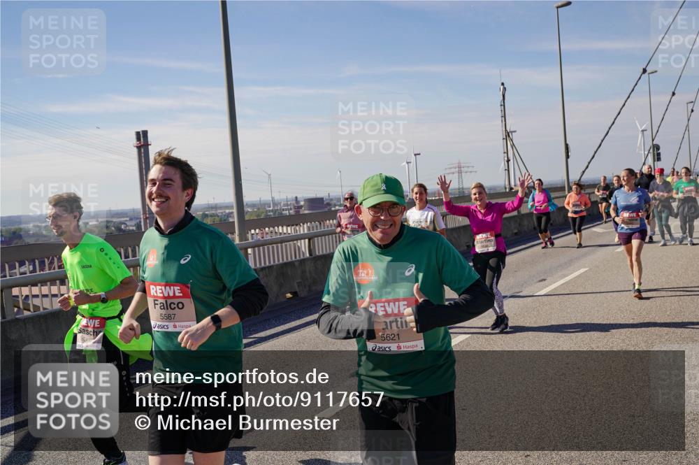 03.10.2025 - Köhlbrandbrückenlauf Michael Burmester http://msf.ph/oto/9117657 03.10.2025 12:59:08 Position 2 5587, 5621 meine-sportfotos.de