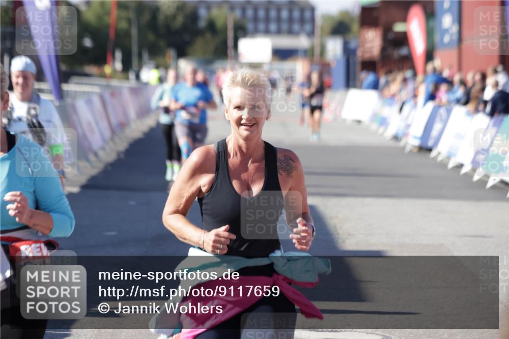 03.10.2025 - Köhlbrandbrückenlauf Jannik Wohlers http://msf.ph/oto/9117659 03.10.2025 13:34:02 Ziel 4438, 4919, 4970, 5036, 5300, 6246, 6420, 6421 meine-sportfotos.de
