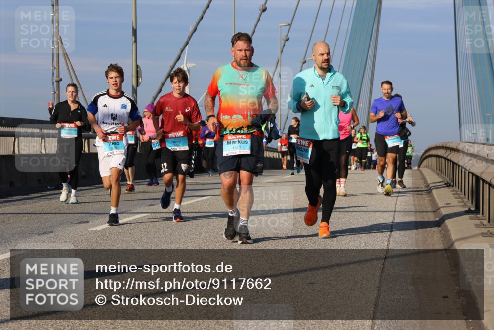 03.10.2025 - Köhlbrandbrückenlauf Strokosch-Dieckow http://msf.ph/oto/9117662 03.10.2025 09:51:23 Position 2 32, 3727, 20, 1573 meine-sportfotos.de