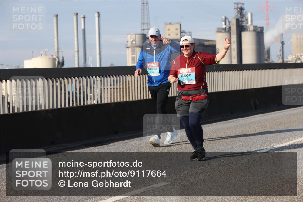 03.10.2025 - Köhlbrandbrückenlauf Lena Gebhardt http://msf.ph/oto/9117664 03.10.2025 10:23:12 Position 2 2623, 2357 meine-sportfotos.de