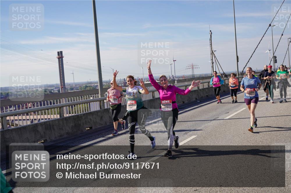 03.10.2025 - Köhlbrandbrückenlauf Michael Burmester http://msf.ph/oto/9117671 03.10.2025 12:59:09 Position 2 4629 meine-sportfotos.de