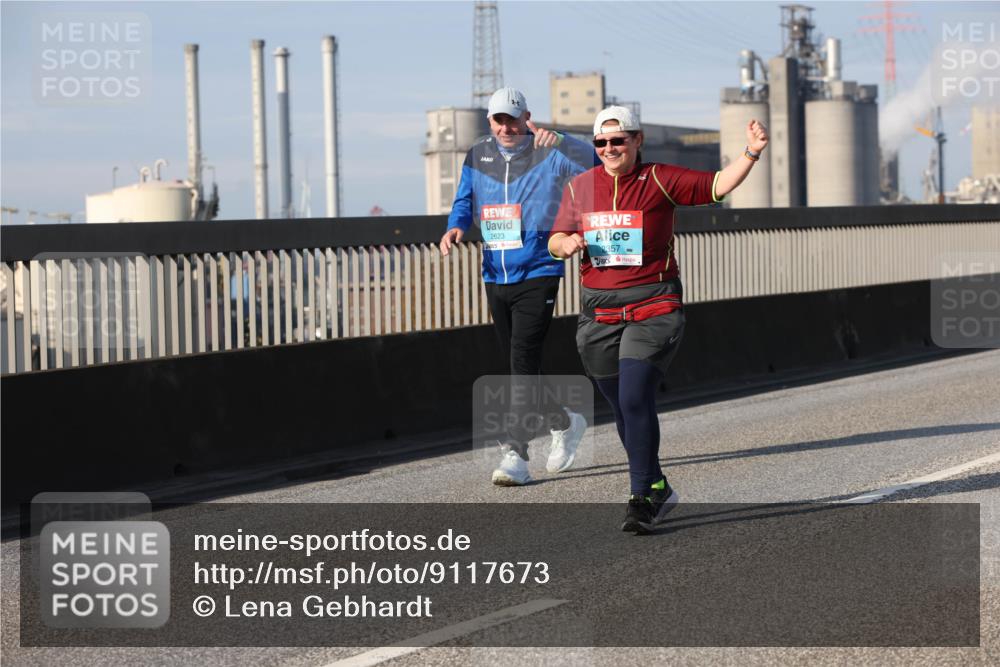 03.10.2025 - Köhlbrandbrückenlauf Lena Gebhardt http://msf.ph/oto/9117673 03.10.2025 10:23:12 Position 2 2623, 2357 meine-sportfotos.de