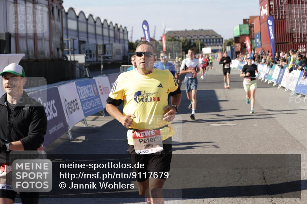 03.10.2025 - Köhlbrandbrückenlauf Jannik Wohlers http://msf.ph/oto/9117679 03.10.2025 13:03:14 Ziel 4085, 4208, 4268, 4856, 5048, 6279, 6612, 6722, 6784 meine-sportfotos.de