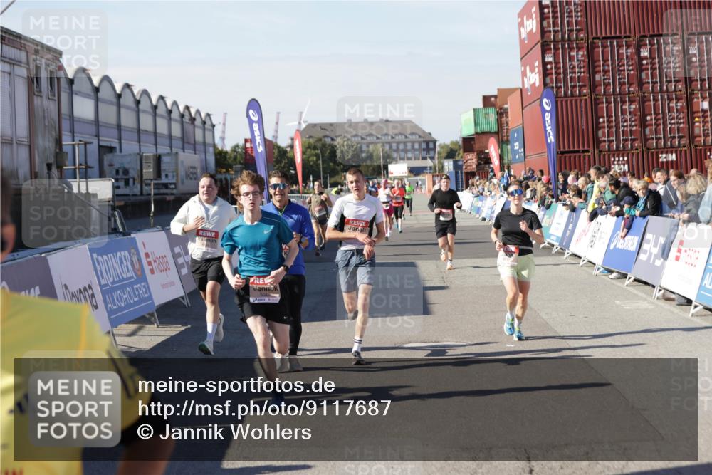 03.10.2025 - Köhlbrandbrückenlauf Jannik Wohlers http://msf.ph/oto/9117687 03.10.2025 13:03:15 Ziel 4085, 4208, 4268, 4856, 5048, 5063, 6279, 6612, 6722, 6784 meine-sportfotos.de
