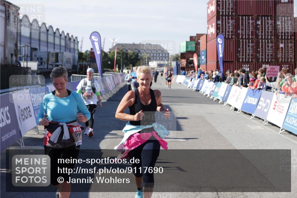 03.10.2025 - Köhlbrandbrückenlauf Jannik Wohlers http://msf.ph/oto/9117690 03.10.2025 13:34:02 Ziel 4438, 4919, 4970, 5036, 5300, 6246, 6420, 6421 meine-sportfotos.de
