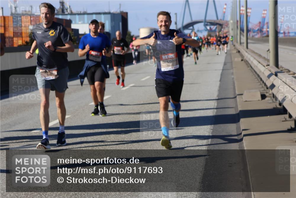 03.10.2025 - Köhlbrandbrückenlauf Strokosch-Dieckow http://msf.ph/oto/9117693 03.10.2025 12:53:24 Position 3 440 meine-sportfotos.de