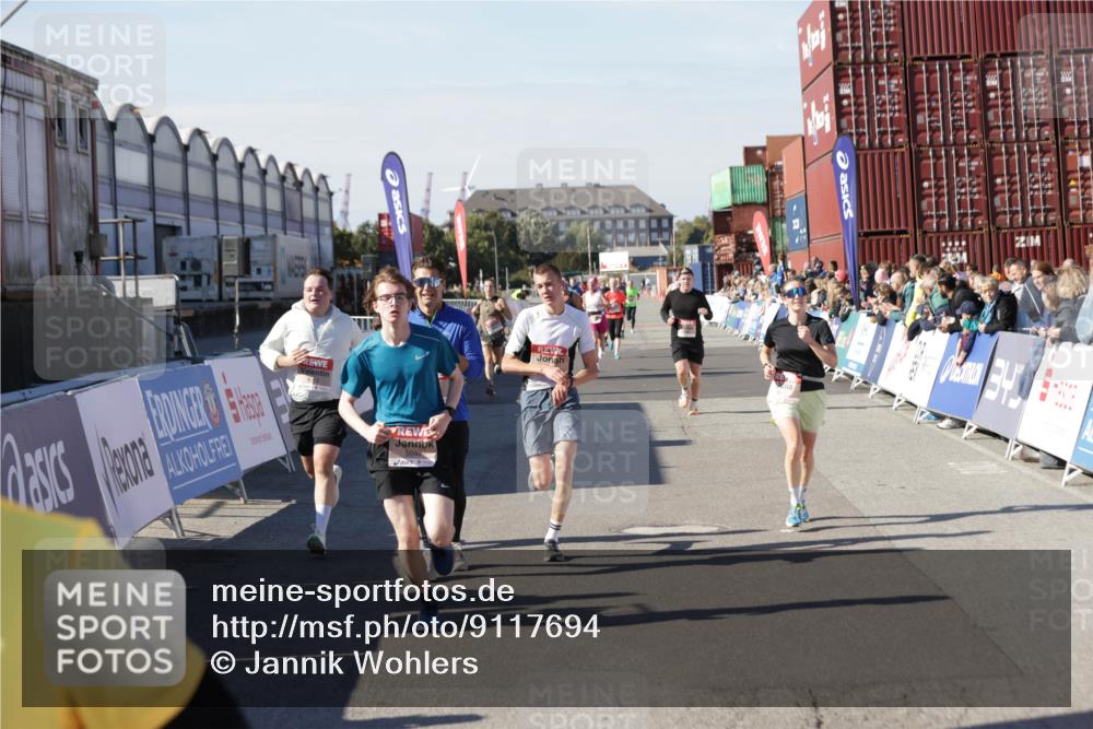 03.10.2025 - Köhlbrandbrückenlauf Jannik Wohlers http://msf.ph/oto/9117694 03.10.2025 13:03:15 Ziel 4085, 4208, 4268, 4856, 5048, 5063, 6279, 6612, 6722, 6784 meine-sportfotos.de