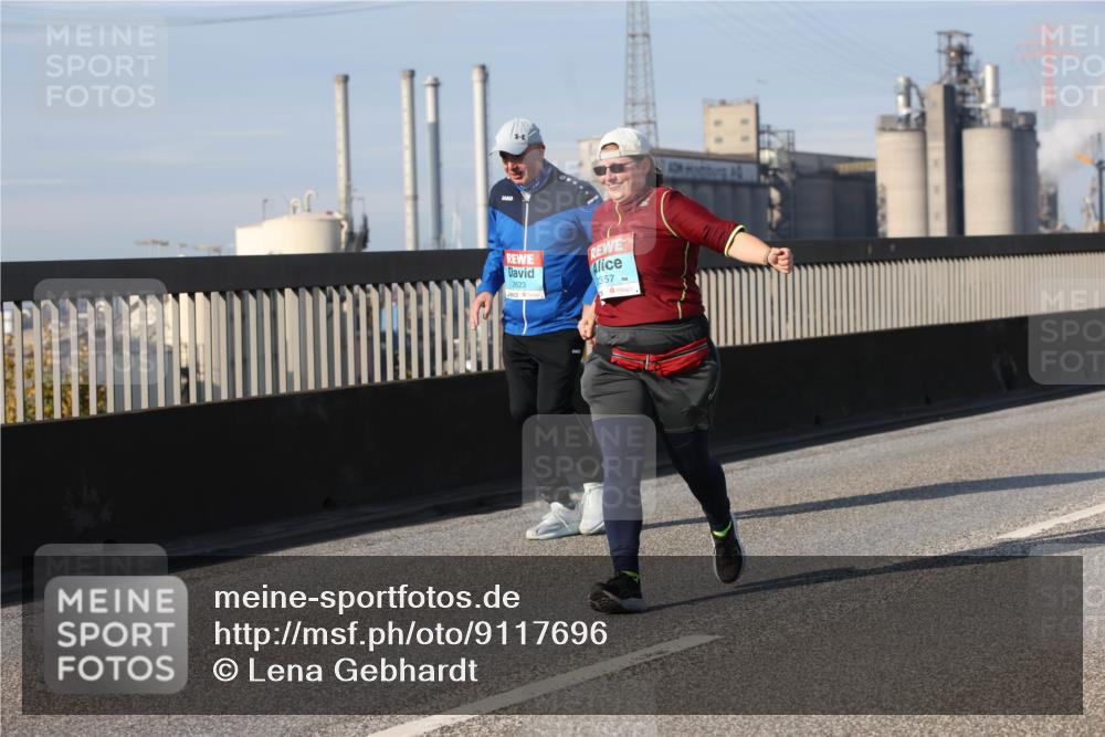 03.10.2025 - Köhlbrandbrückenlauf Lena Gebhardt http://msf.ph/oto/9117696 03.10.2025 10:23:12 Position 2 2623, 2357 meine-sportfotos.de