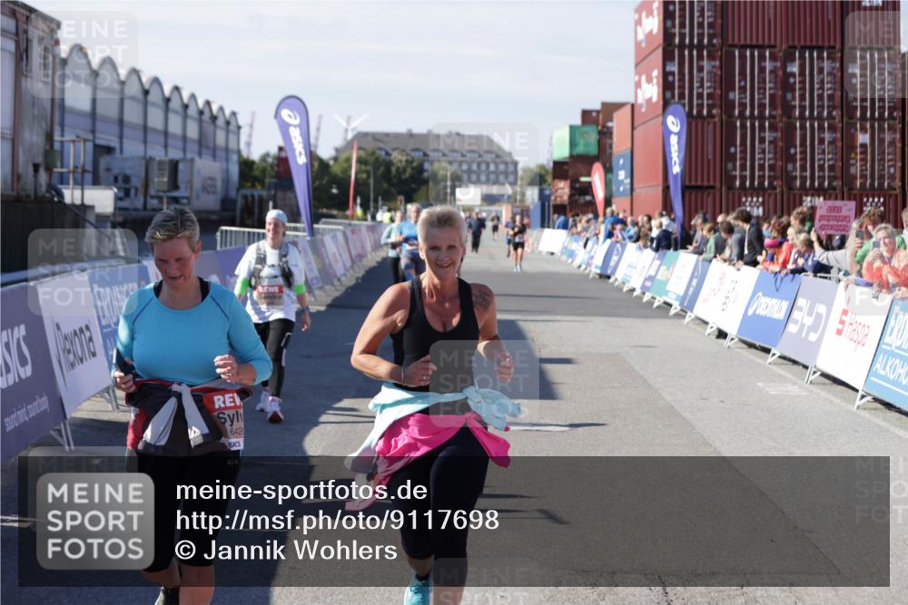 03.10.2025 - Köhlbrandbrückenlauf Jannik Wohlers http://msf.ph/oto/9117698 03.10.2025 13:34:02 Ziel 4438, 4919, 4970, 5036, 5300, 6246, 6420, 6421 meine-sportfotos.de