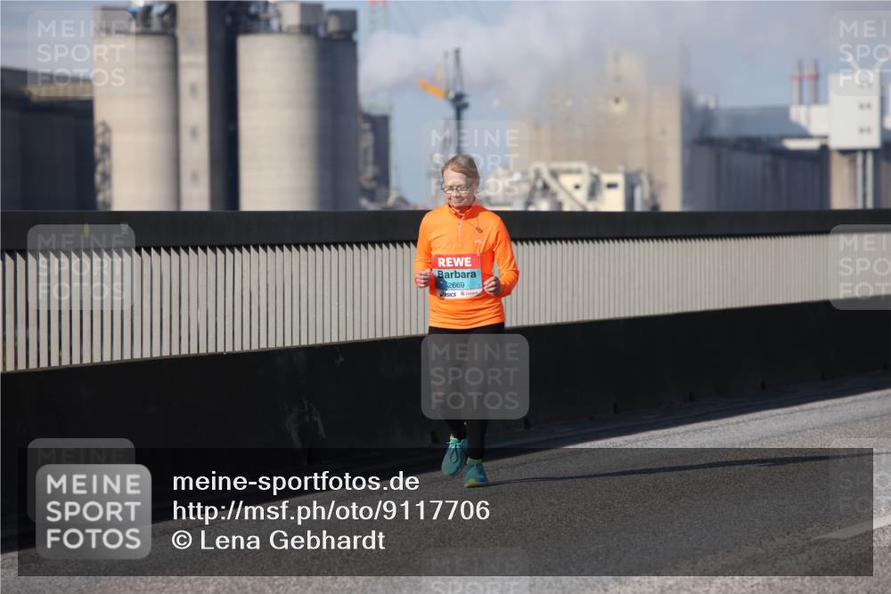 03.10.2025 - Köhlbrandbrückenlauf Lena Gebhardt http://msf.ph/oto/9117706 03.10.2025 10:23:57 Position 2 2669 meine-sportfotos.de