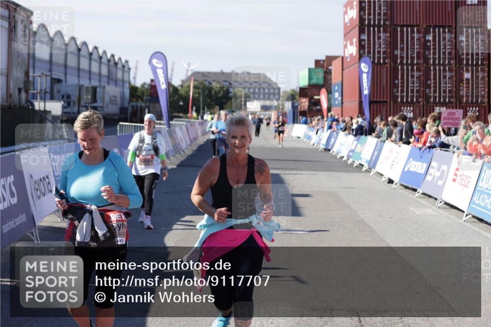 03.10.2025 - Köhlbrandbrückenlauf Jannik Wohlers http://msf.ph/oto/9117707 03.10.2025 13:34:02 Ziel 4438, 4919, 4970, 5036, 5300, 6246, 6420, 6421 meine-sportfotos.de