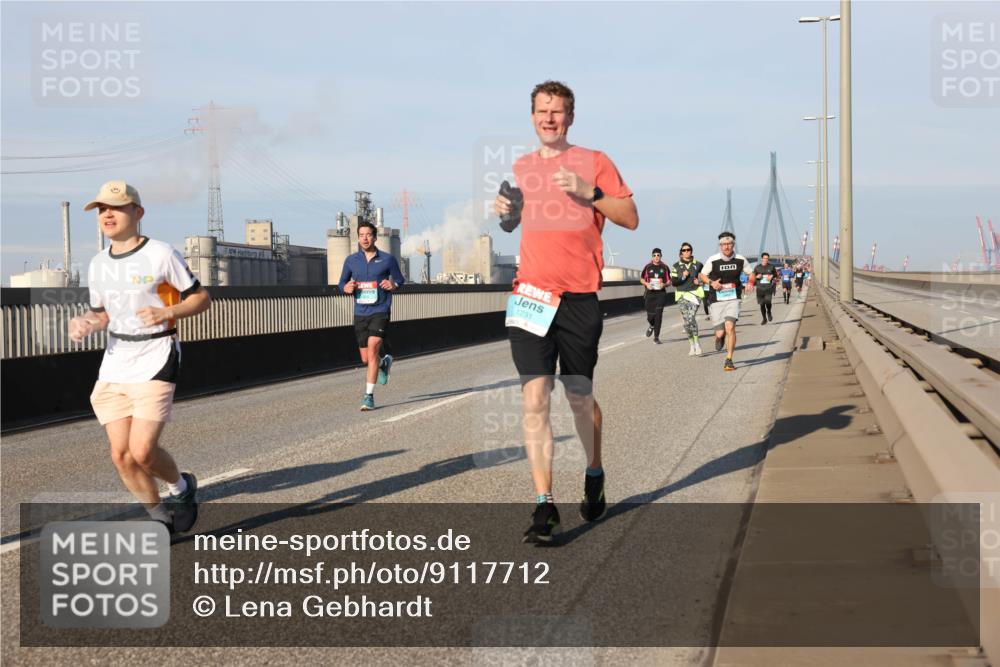 03.10.2025 - Köhlbrandbrückenlauf Lena Gebhardt http://msf.ph/oto/9117712 03.10.2025 09:44:31 Position 2 1231 meine-sportfotos.de