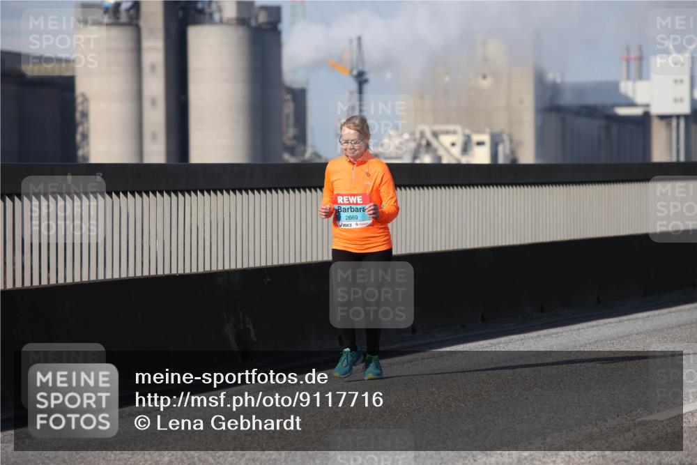 03.10.2025 - Köhlbrandbrückenlauf Lena Gebhardt http://msf.ph/oto/9117716 03.10.2025 10:23:57 Position 2 2669 meine-sportfotos.de