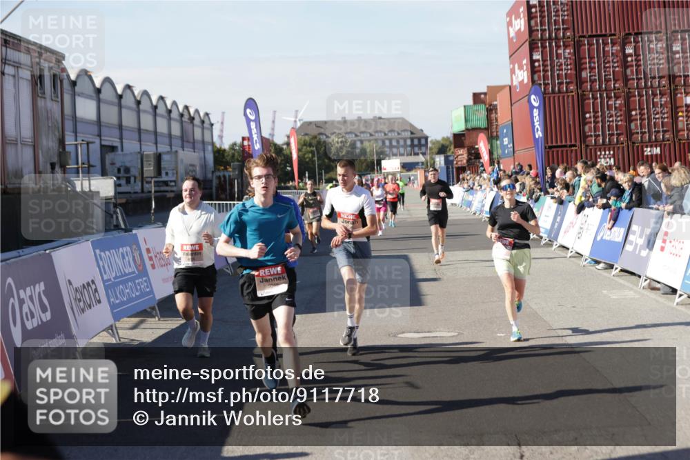 03.10.2025 - Köhlbrandbrückenlauf Jannik Wohlers http://msf.ph/oto/9117718 03.10.2025 13:03:15 Ziel 4085, 4208, 4268, 4856, 5048, 5063, 6279, 6612, 6722, 6784 meine-sportfotos.de