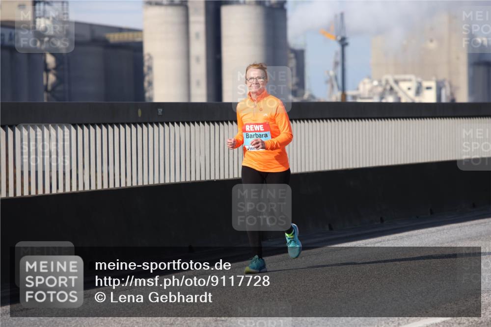 03.10.2025 - Köhlbrandbrückenlauf Lena Gebhardt http://msf.ph/oto/9117728 03.10.2025 10:23:57 Position 2  meine-sportfotos.de
