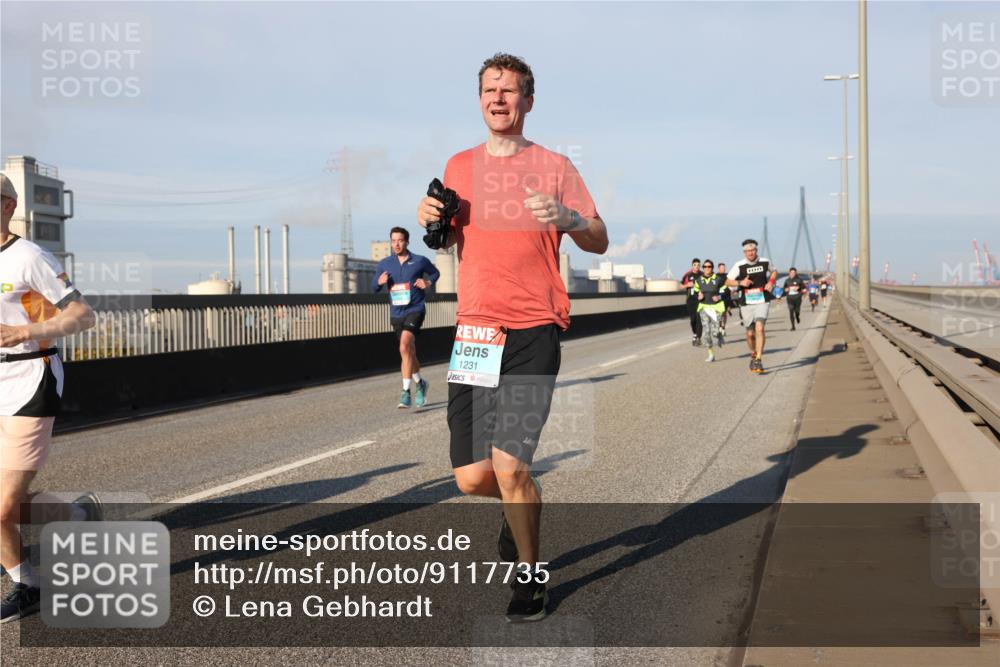 03.10.2025 - Köhlbrandbrückenlauf Lena Gebhardt http://msf.ph/oto/9117735 03.10.2025 09:44:31 Position 2 1231 meine-sportfotos.de
