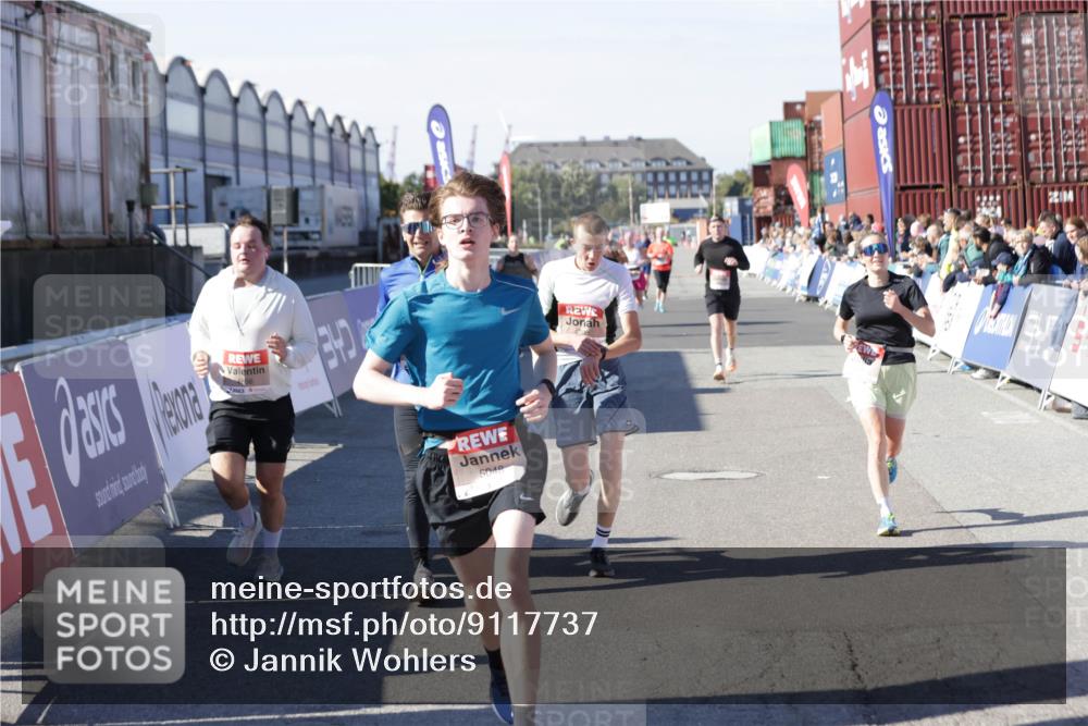 03.10.2025 - Köhlbrandbrückenlauf Jannik Wohlers http://msf.ph/oto/9117737 03.10.2025 13:03:16 Ziel 4085, 4208, 4268, 4856, 5048, 5063, 6279, 6612, 6722, 6784 meine-sportfotos.de