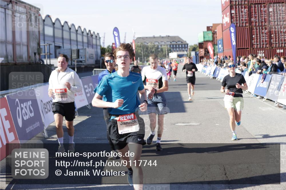 03.10.2025 - Köhlbrandbrückenlauf Jannik Wohlers http://msf.ph/oto/9117744 03.10.2025 13:03:16 Ziel 4085, 4208, 4268, 4856, 5048, 5063, 6279, 6612, 6722, 6784 meine-sportfotos.de