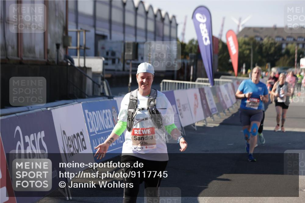 03.10.2025 - Köhlbrandbrückenlauf Jannik Wohlers http://msf.ph/oto/9117745 03.10.2025 13:34:06 Ziel 4438, 4919, 4970, 5036, 5300, 5593, 6095, 6246, 6420, 6421 meine-sportfotos.de