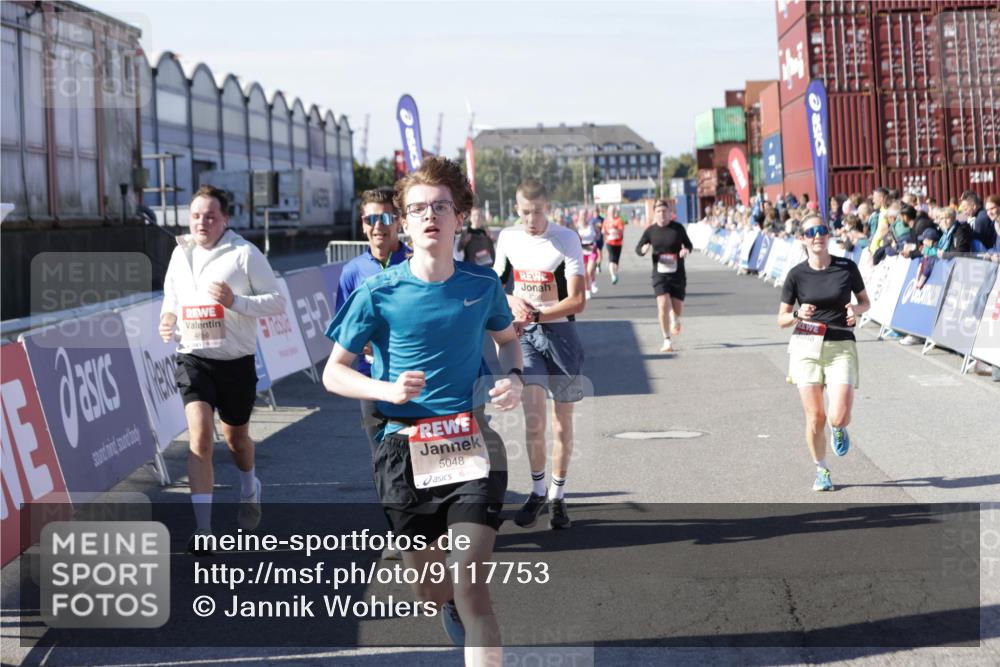 03.10.2025 - Köhlbrandbrückenlauf Jannik Wohlers http://msf.ph/oto/9117753 03.10.2025 13:03:16 Ziel 4085, 4208, 4268, 4856, 5048, 5063, 6279, 6612, 6722, 6784 meine-sportfotos.de