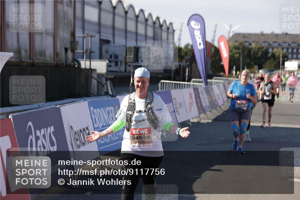 03.10.2025 - Köhlbrandbrückenlauf Jannik Wohlers http://msf.ph/oto/9117756 03.10.2025 13:34:06 Ziel 4438, 4919, 4970, 5036, 5300, 5593, 6095, 6246, 6420, 6421 meine-sportfotos.de