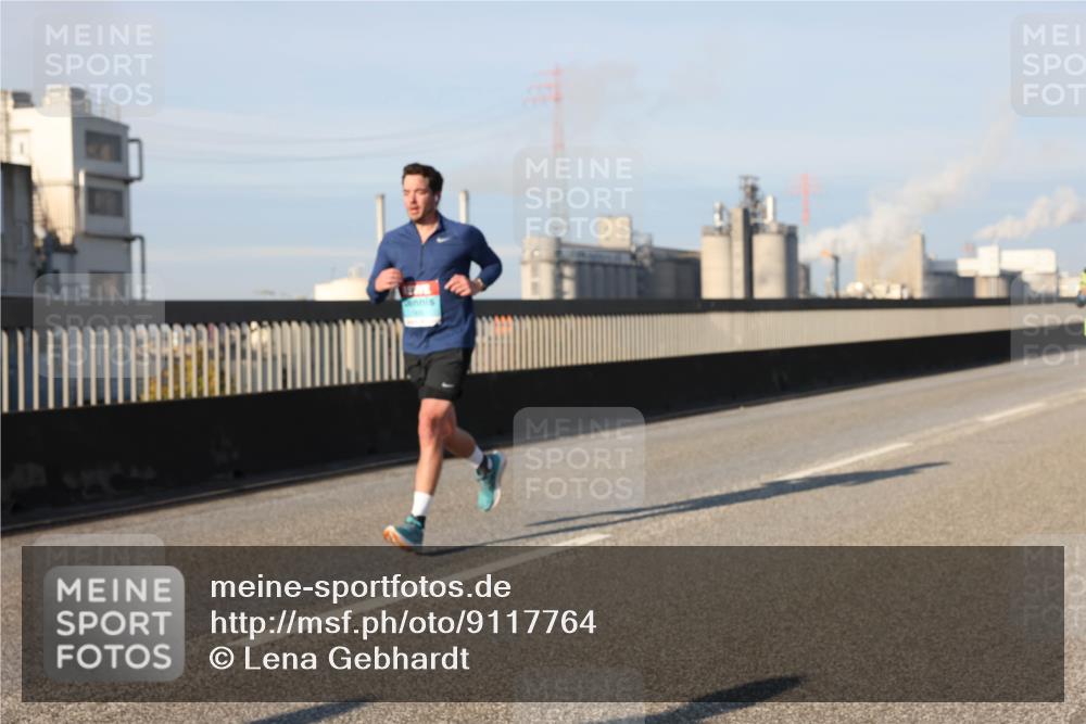 03.10.2025 - Köhlbrandbrückenlauf Lena Gebhardt http://msf.ph/oto/9117764 03.10.2025 09:44:32 Position 2  meine-sportfotos.de