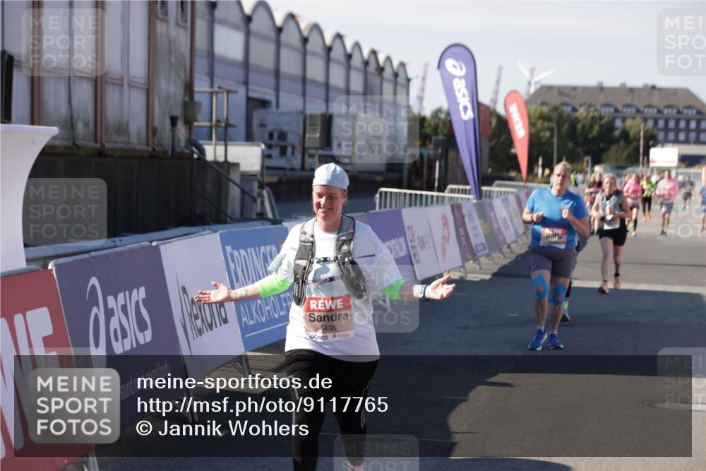 03.10.2025 - Köhlbrandbrückenlauf Jannik Wohlers http://msf.ph/oto/9117765 03.10.2025 13:34:06 Ziel 4438, 4919, 4970, 5036, 5300, 5593, 6095, 6246, 6420, 6421 meine-sportfotos.de