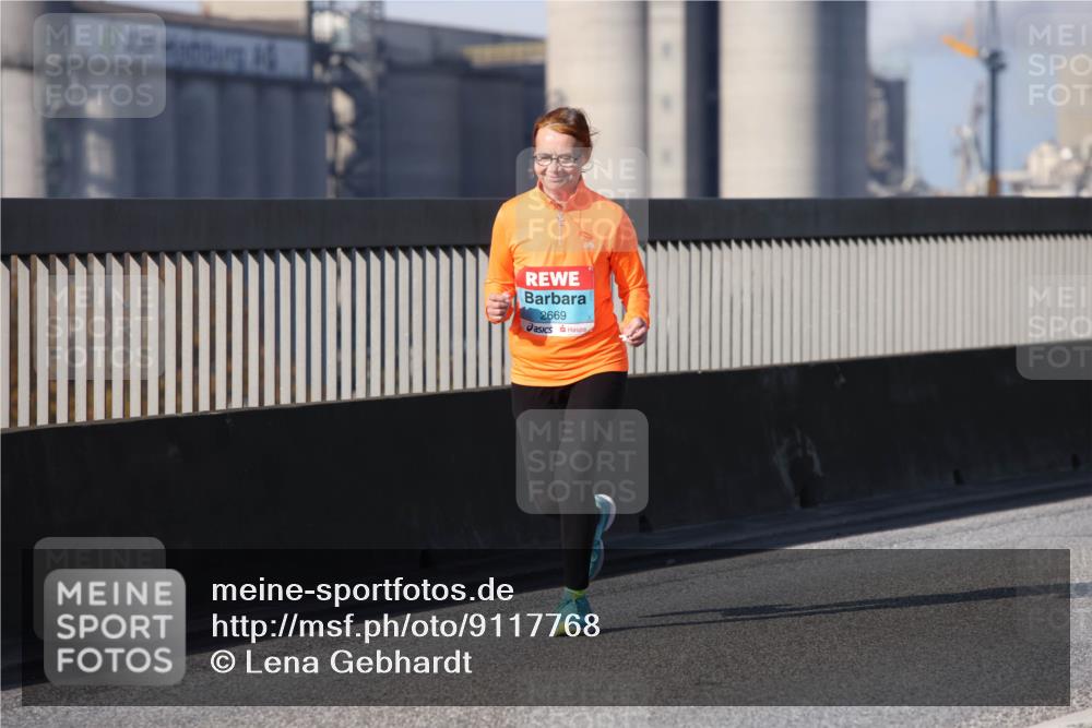 03.10.2025 - Köhlbrandbrückenlauf Lena Gebhardt http://msf.ph/oto/9117768 03.10.2025 10:23:59 Position 2 2669 meine-sportfotos.de