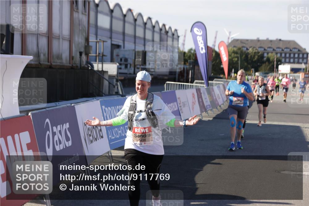 03.10.2025 - Köhlbrandbrückenlauf Jannik Wohlers http://msf.ph/oto/9117769 03.10.2025 13:34:06 Ziel 4438, 4919, 4970, 5036, 5300, 5593, 6095, 6246, 6420, 6421 meine-sportfotos.de