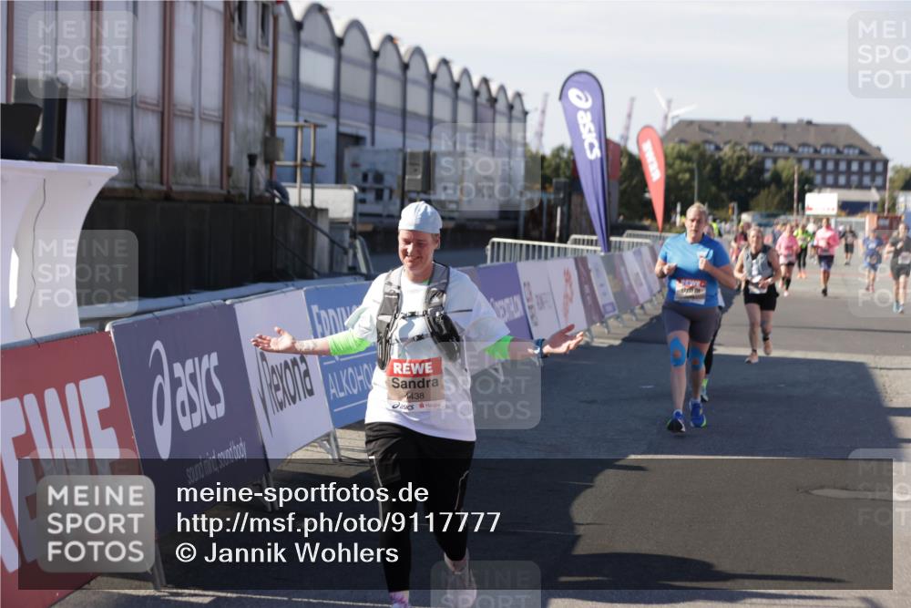 03.10.2025 - Köhlbrandbrückenlauf Jannik Wohlers http://msf.ph/oto/9117777 03.10.2025 13:34:06 Ziel 4438, 4919, 4970, 5036, 5300, 5593, 6095, 6246, 6420, 6421 meine-sportfotos.de