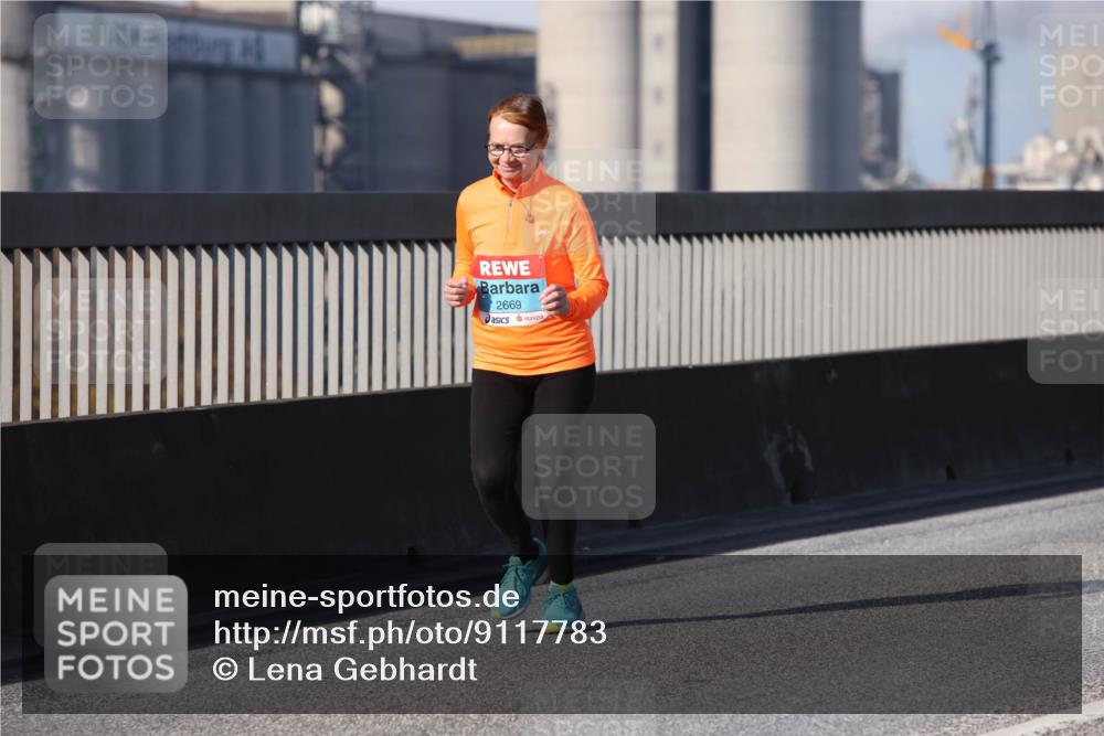 03.10.2025 - Köhlbrandbrückenlauf Lena Gebhardt http://msf.ph/oto/9117783 03.10.2025 10:23:59 Position 2 2669 meine-sportfotos.de