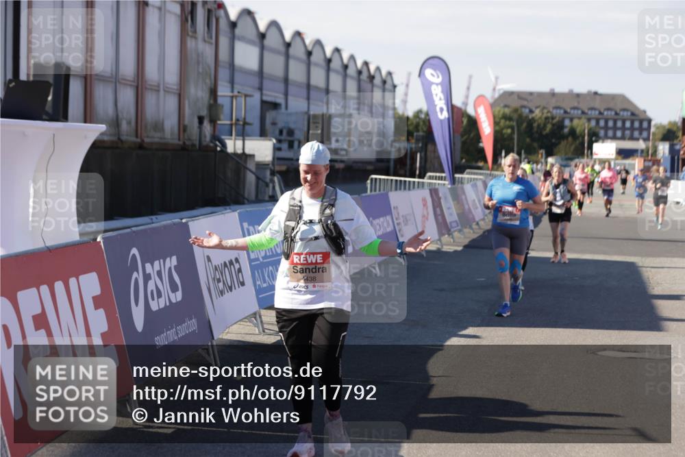 03.10.2025 - Köhlbrandbrückenlauf Jannik Wohlers http://msf.ph/oto/9117792 03.10.2025 13:34:06 Ziel 4438, 4919, 4970, 5036, 5300, 5593, 6095, 6246, 6420, 6421 meine-sportfotos.de