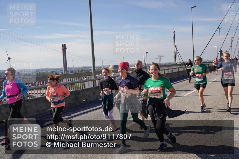 03.10.2025 - Köhlbrandbrückenlauf Michael Burmester http://msf.ph/oto/9117807 03.10.2025 12:59:14 Position 2 6106, 6105 meine-sportfotos.de