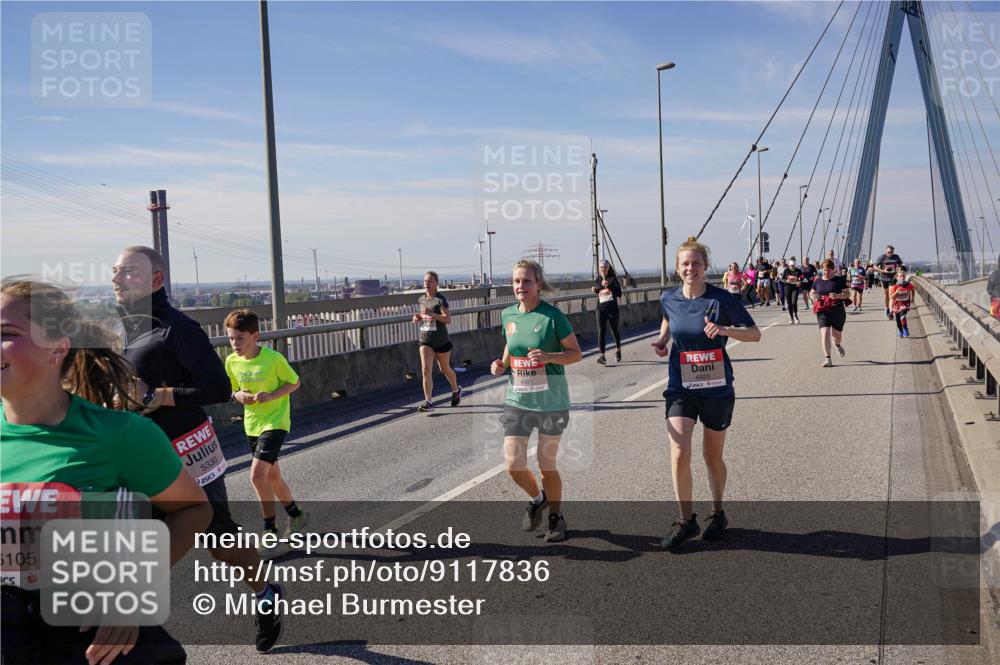 03.10.2025 - Köhlbrandbrückenlauf Michael Burmester http://msf.ph/oto/9117836 03.10.2025 12:59:15 Position 2 5105, 5330 meine-sportfotos.de