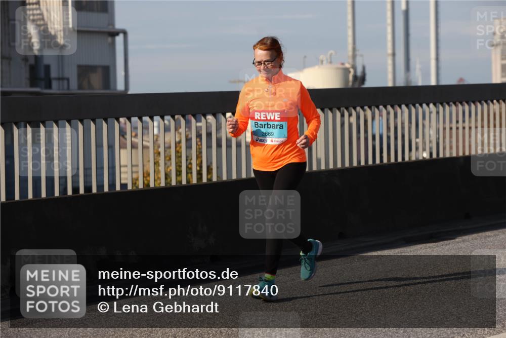 03.10.2025 - Köhlbrandbrückenlauf Lena Gebhardt http://msf.ph/oto/9117840 03.10.2025 10:24:01 Position 2 2669 meine-sportfotos.de