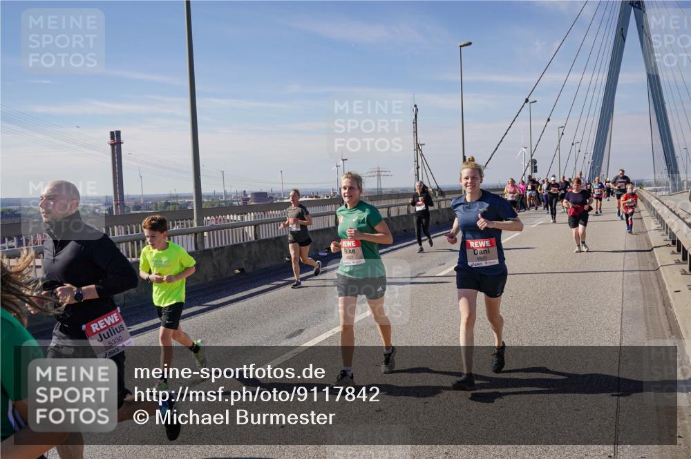 03.10.2025 - Köhlbrandbrückenlauf Michael Burmester http://msf.ph/oto/9117842 03.10.2025 12:59:15 Position 2 5330, 4921, 1, 4920 meine-sportfotos.de