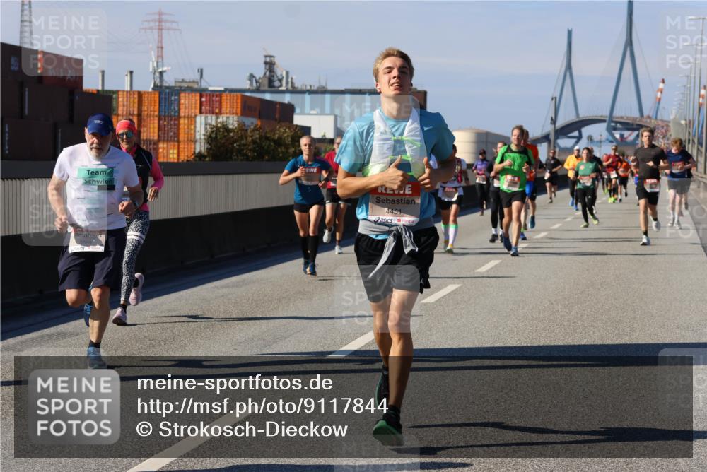 03.10.2025 - Köhlbrandbrückenlauf Strokosch-Dieckow http://msf.ph/oto/9117844 03.10.2025 12:53:37 Position 3  meine-sportfotos.de